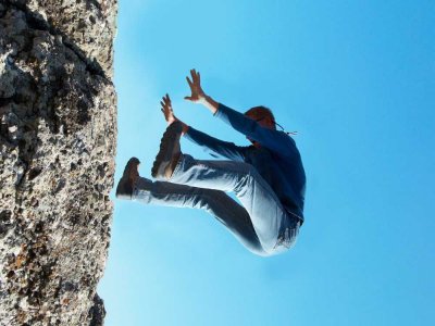 &nbsp;Tafsir mimpi jatuh dari gunung