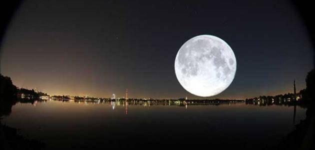 تفسير حلم رؤية القمر كبير وقريب