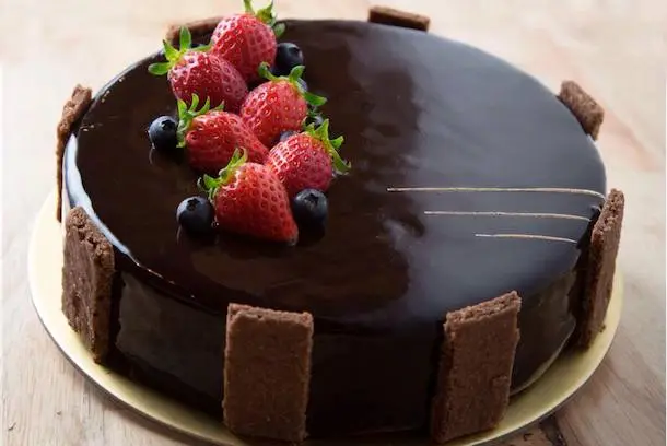 تعبیر خواب خوردن کیک در خواب