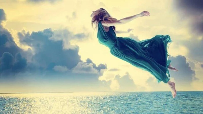 تفسير حلم الارتفاع عن الأرض