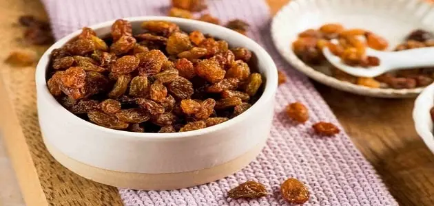 تفسير حلم أكل الزبيب في المنام