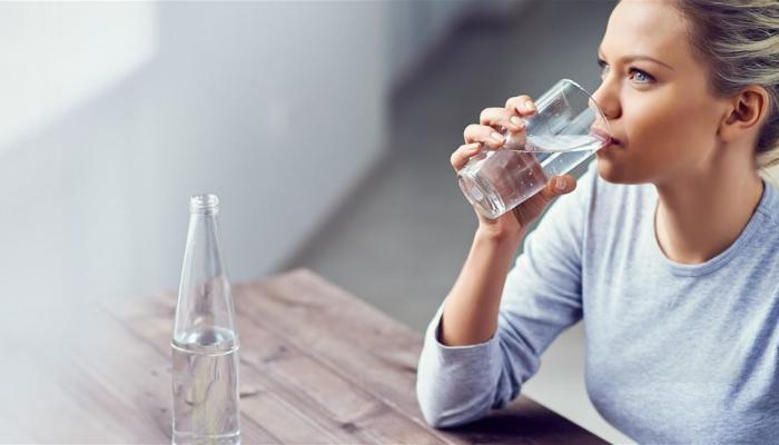 تجربتي مع شرب الماء لحب الشباب