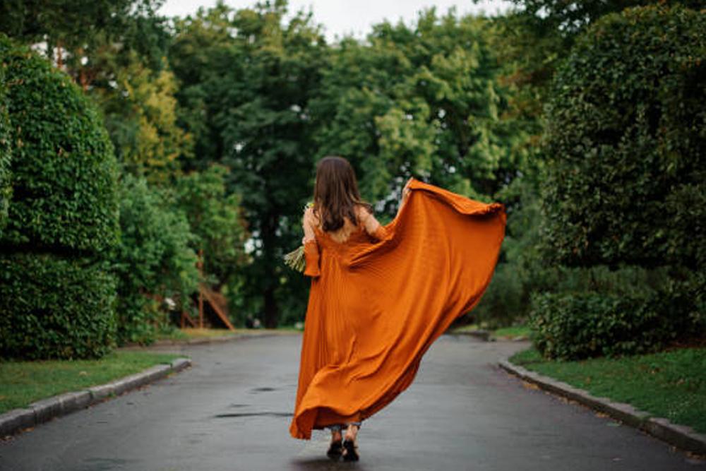 تفسير حلم الفستان البرتقالي للعزباء