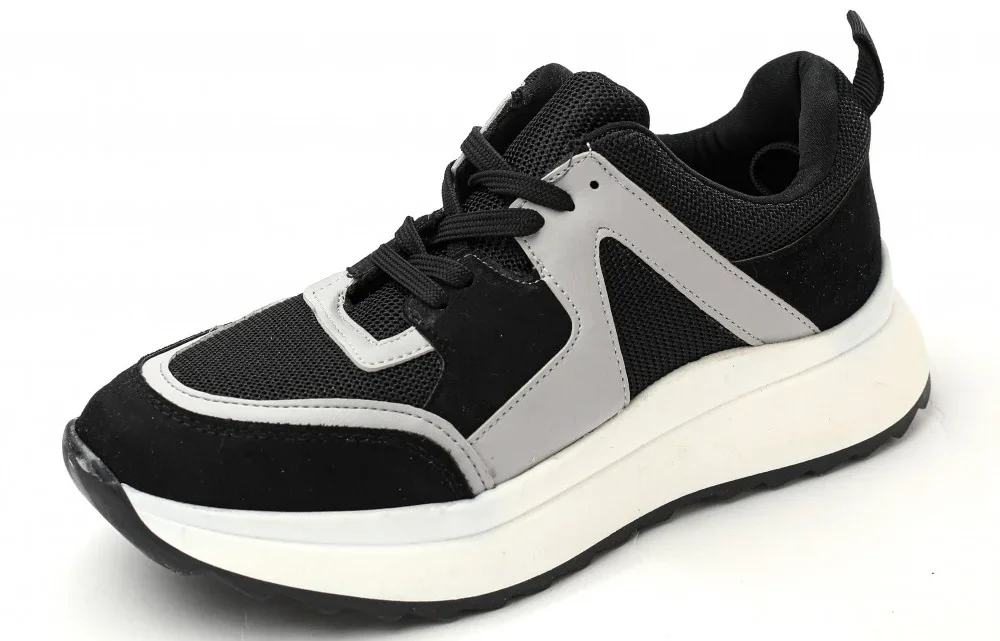 رؤية الحذاء الأسود في المنام للمتزوجة