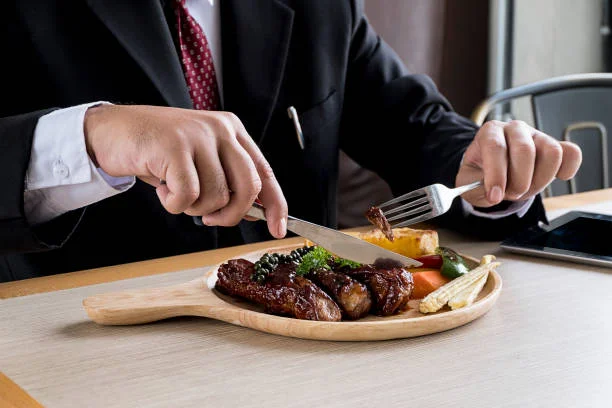 تفسير أكل لحم الجمل المطبوخ في المنام