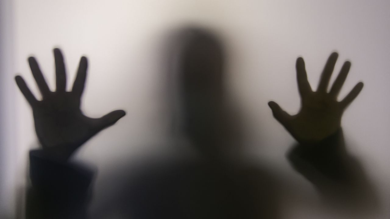 Tlhaloso ea toro mabapi le tšōmo ka mokhoa oa mosali