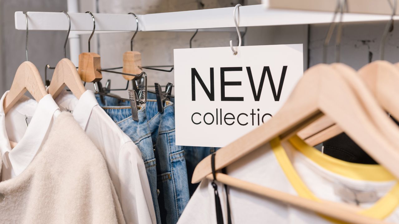 تفسير حلم لبس ملابس جديدة للمتزوجة لابن سيرين