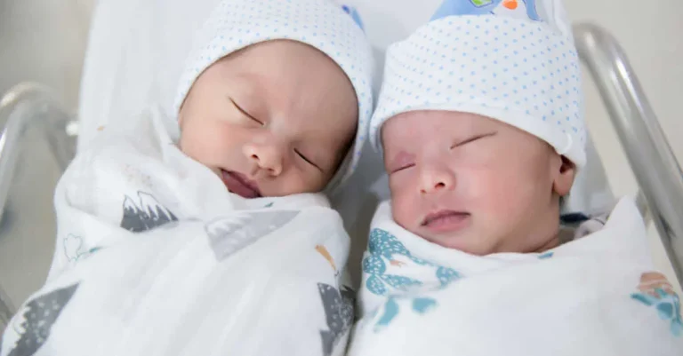 الحلم بطفلين توأم