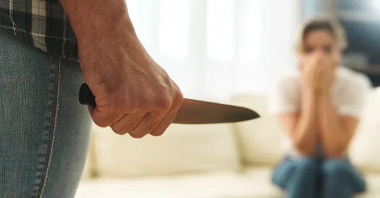 الحلم بقتل شخص مجهول بالسكين