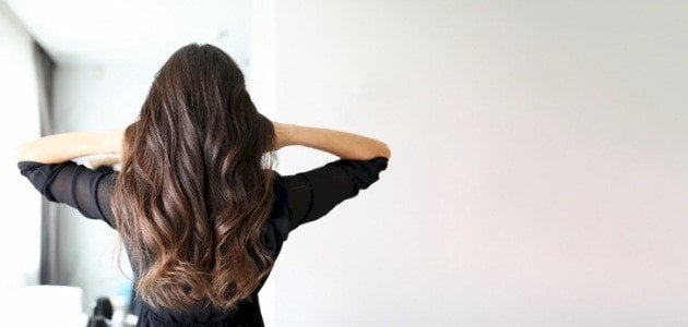 الحلم بطول الشعر للعزباء