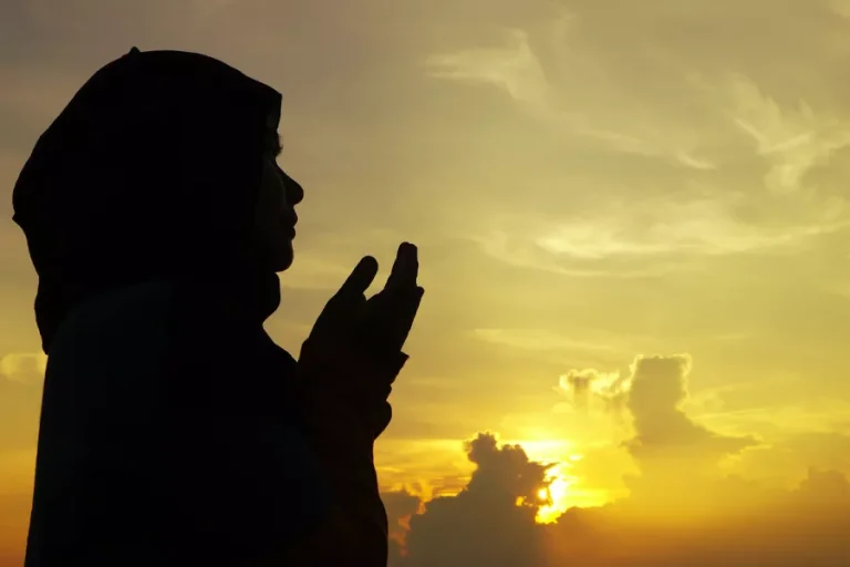 الدعاء في المنام للعزباء