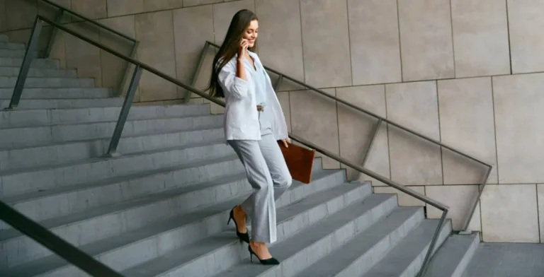 تفسير حلم نزول من درج